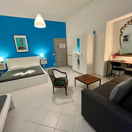 Pop Santa Chiara Bed & Breakfast เนเปิลส์ ภายนอก รูปภาพ