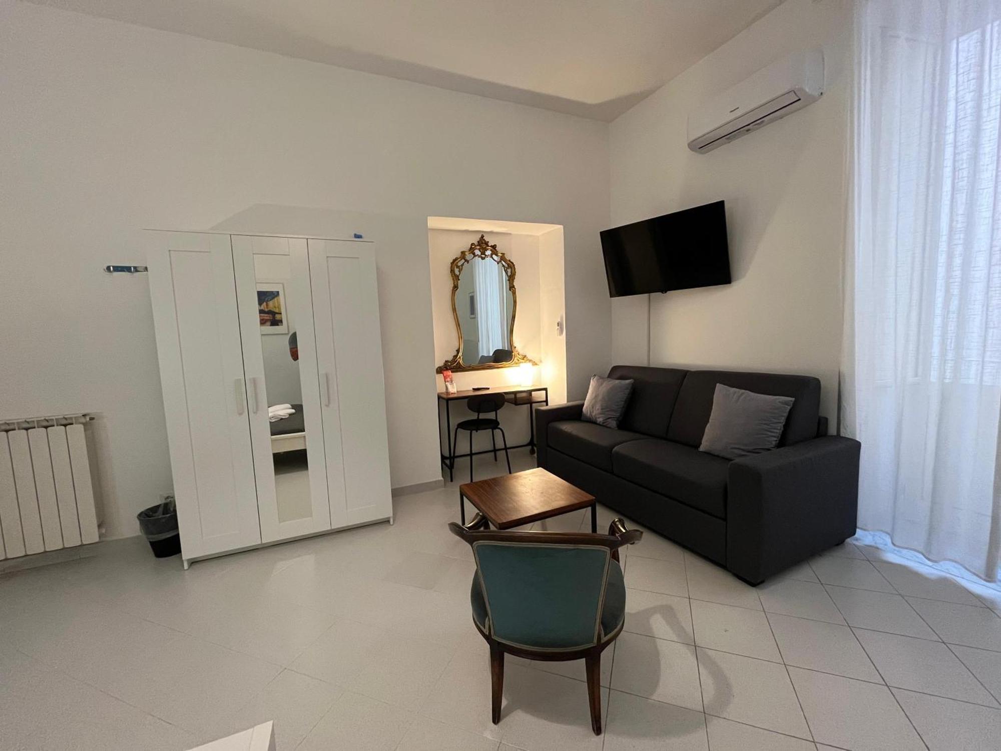 Pop Santa Chiara Bed & Breakfast เนเปิลส์ ภายนอก รูปภาพ