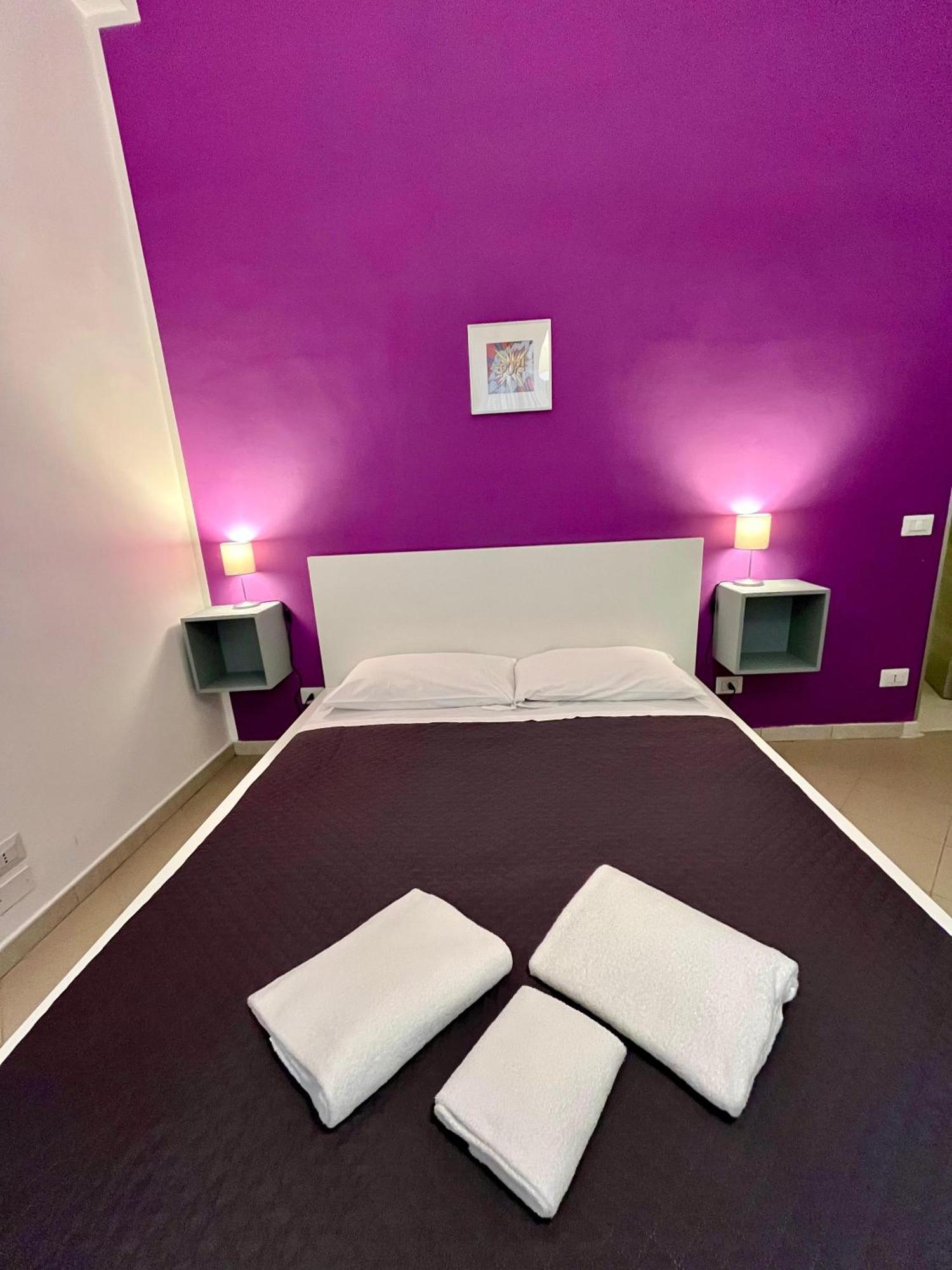 Pop Santa Chiara Bed & Breakfast เนเปิลส์ ภายนอก รูปภาพ