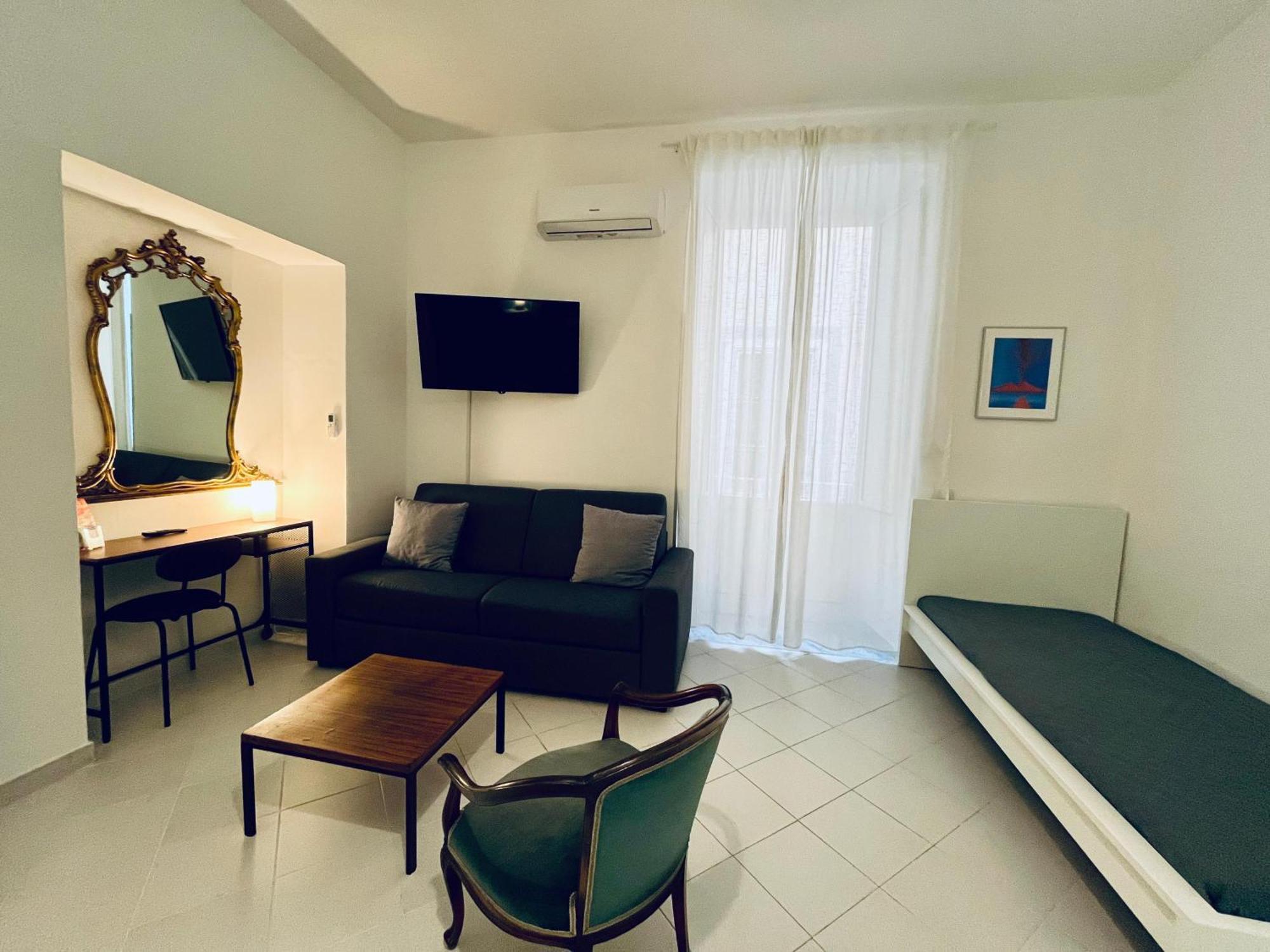 Pop Santa Chiara Bed & Breakfast เนเปิลส์ ภายนอก รูปภาพ