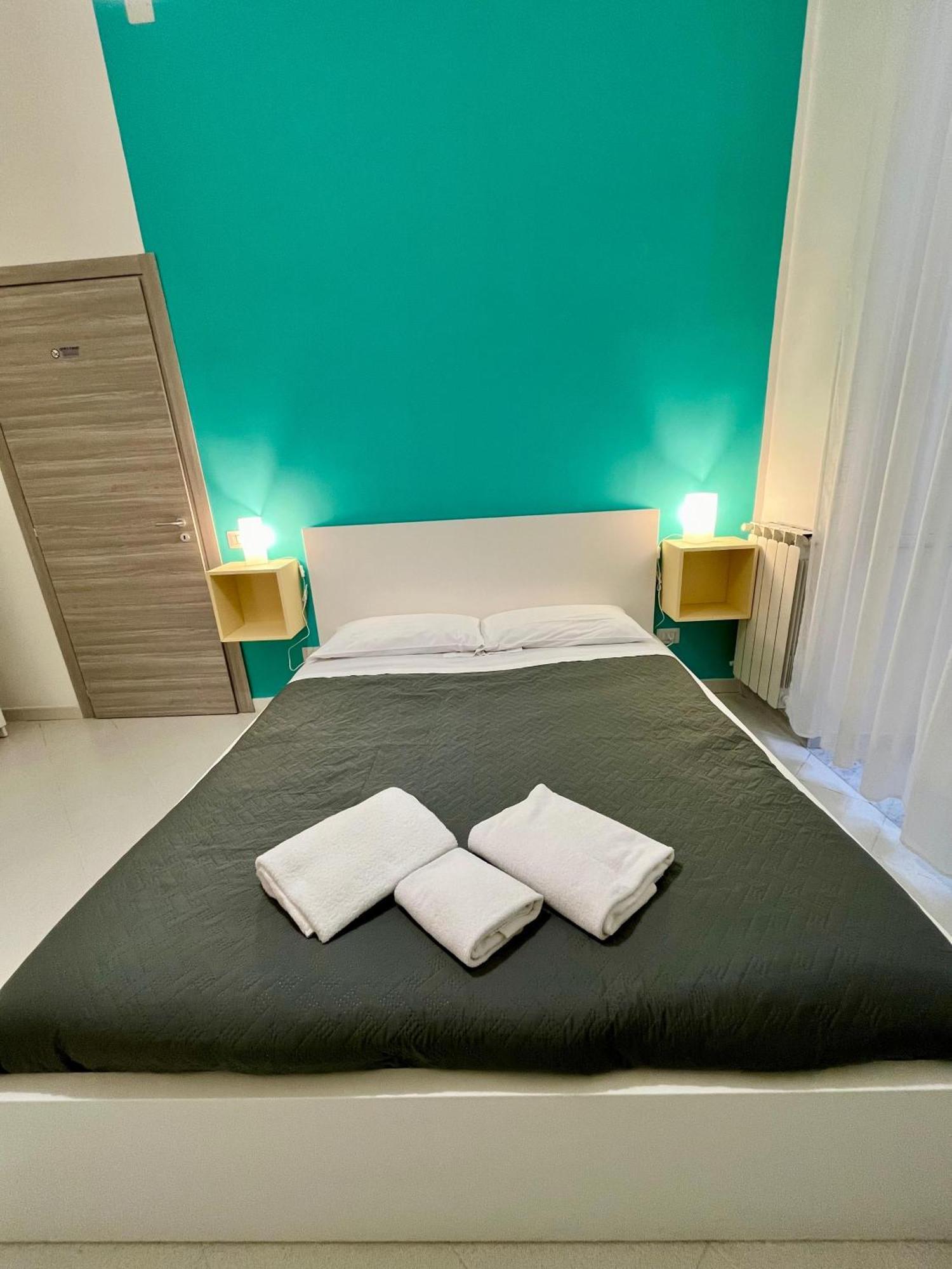 Pop Santa Chiara Bed & Breakfast เนเปิลส์ ภายนอก รูปภาพ